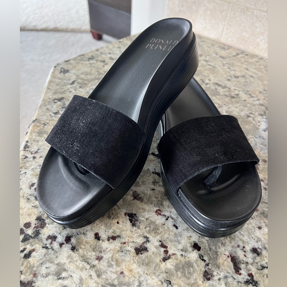 Donald Pliner Fifi Sandal